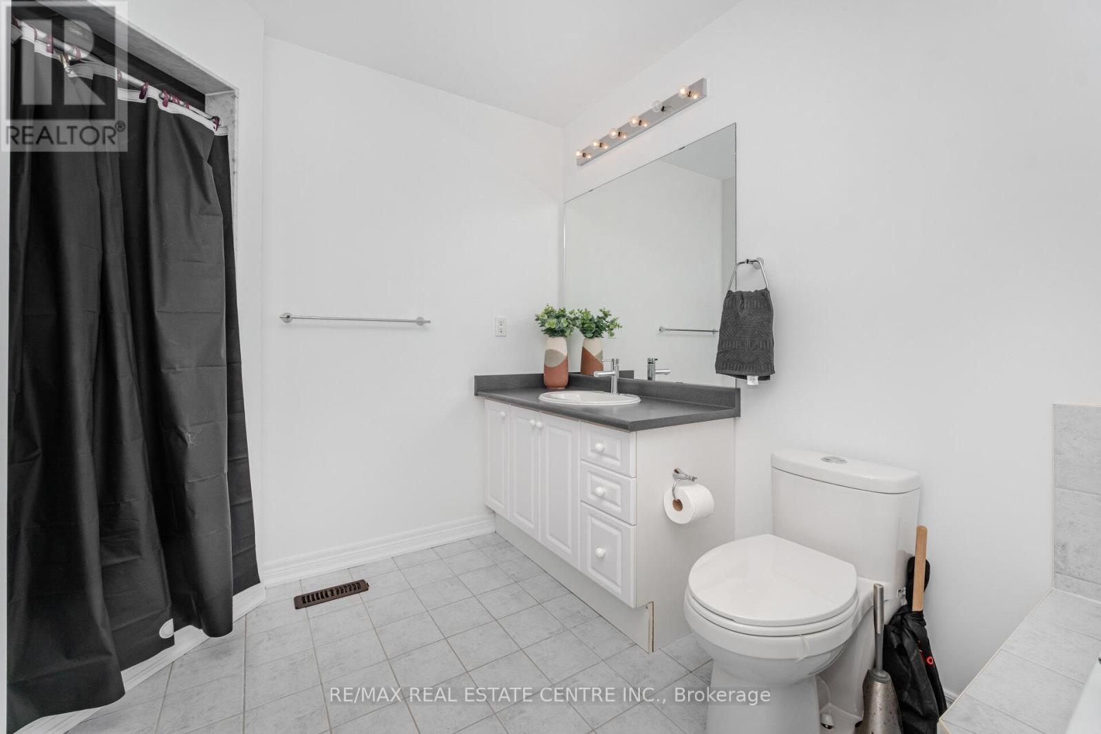 118 Connolly Crescent, Brampton, Ontario  L6R 0E3 - Photo 25 - W12426472