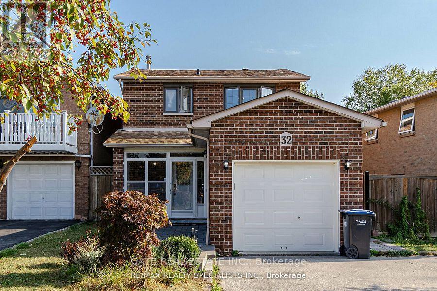 32 Panda Lane, Brampton, Ontario  L6S 5B7 - Photo 2 - W12426527