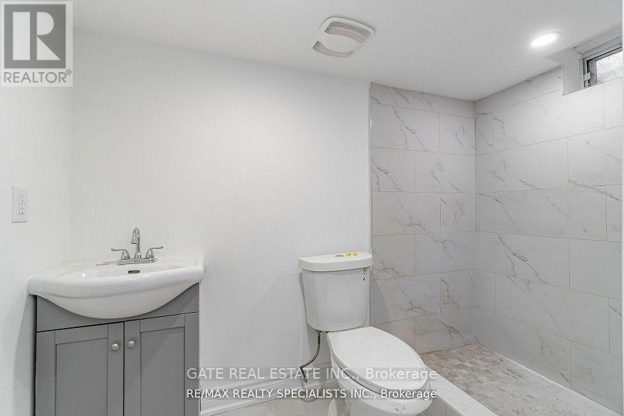 32 Panda Lane, Brampton, Ontario  L6S 5B7 - Photo 6 - W12426527