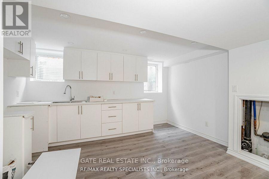 32 Panda Lane, Brampton, Ontario  L6S 5B7 - Photo 7 - W12426527