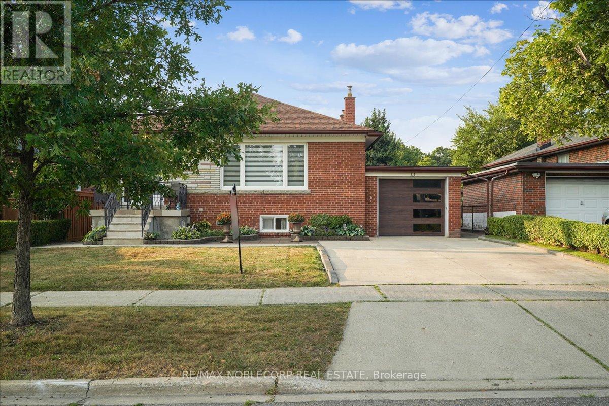 65 Exbury Road, Toronto (Downsview-Roding-Cfb), Ontario  M3M 1P9 - Photo 2 - W12426566