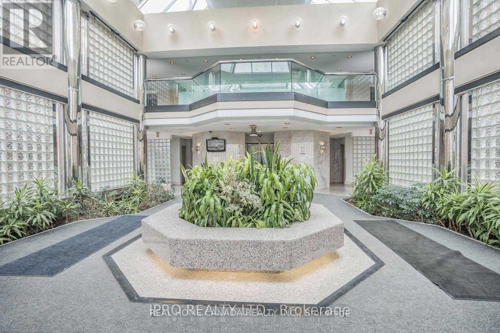 602 - 325 Webb Drive, Mississauga, Ontario  L5B 3Z9 - Photo 3 - W12426599