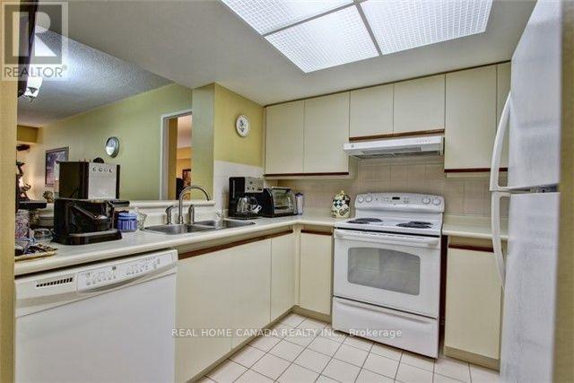 602 - 325 Webb Drive, Mississauga, Ontario  L5B 3Z9 - Photo 4 - W12426599