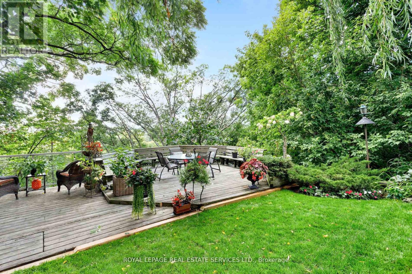 154 Humbercrest Boulevard, Toronto, Ontario  M6S 4L3 - Photo 22 - W12426607