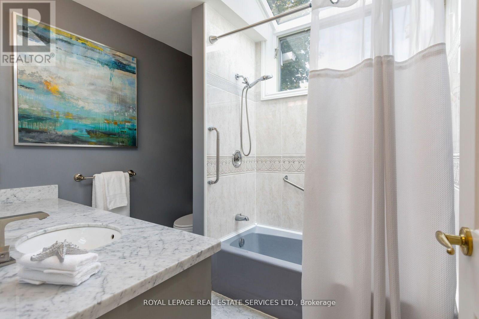 154 Humbercrest Boulevard, Toronto, Ontario  M6S 4L3 - Photo 25 - W12426607