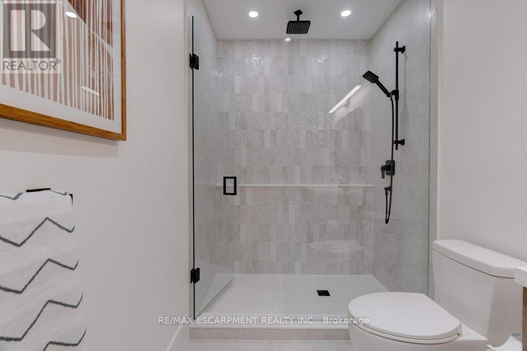 2209 Courtland Drive, Burlington, Ontario  L7R 1S2 - Photo 41 - W12426624