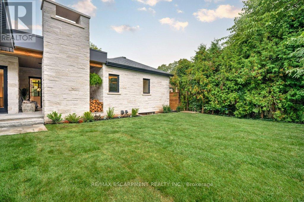 2209 Courtland Drive, Burlington, Ontario  L7R 1S2 - Photo 47 - W12426624