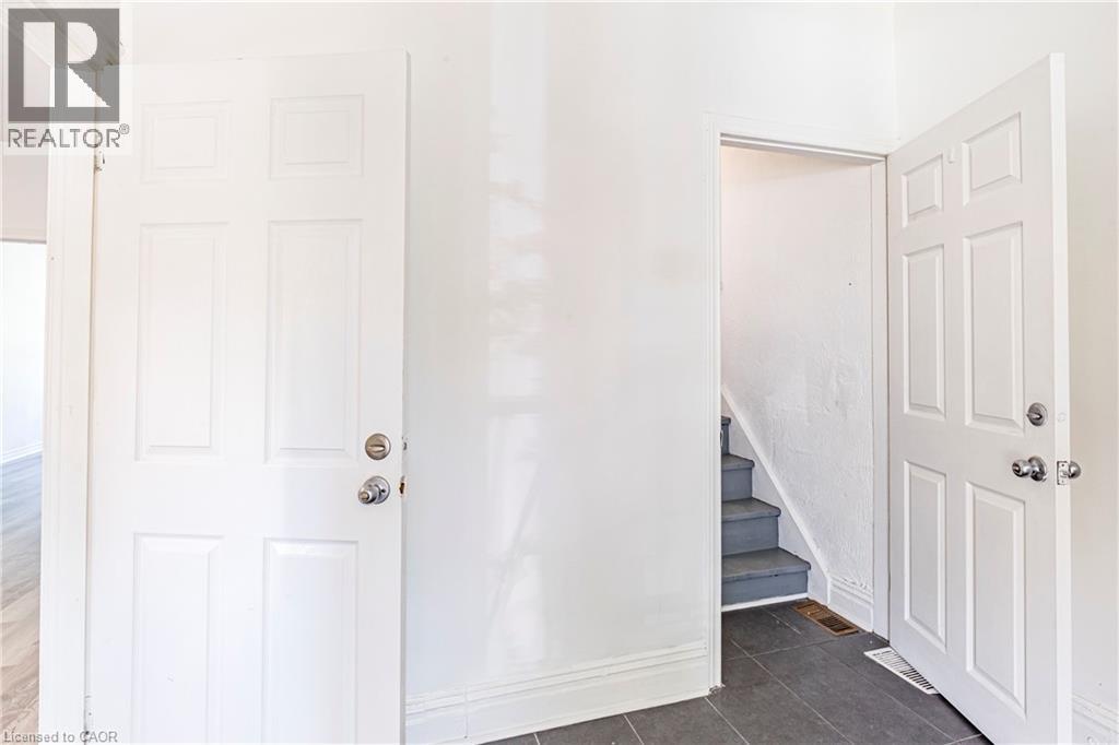 22 Myrtle Avenue, Hamilton, Ontario  L8M 2E9 - Photo 5 - 40751300