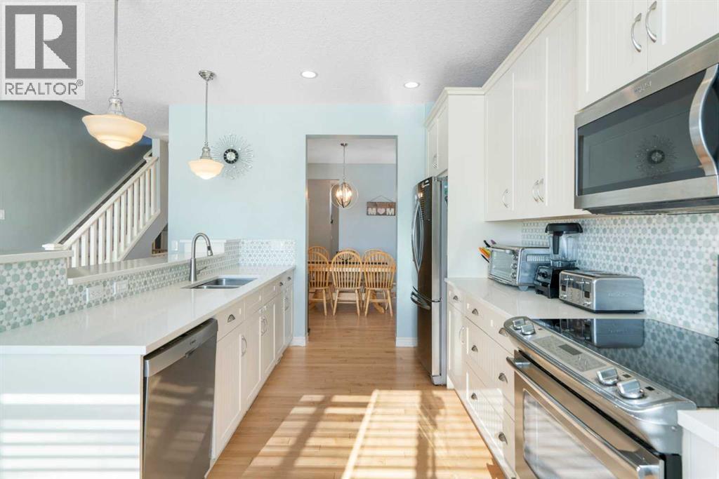121 Heritage Hill, Cochrane, Alberta  T4C 0L3 - Photo 14 - A2257209