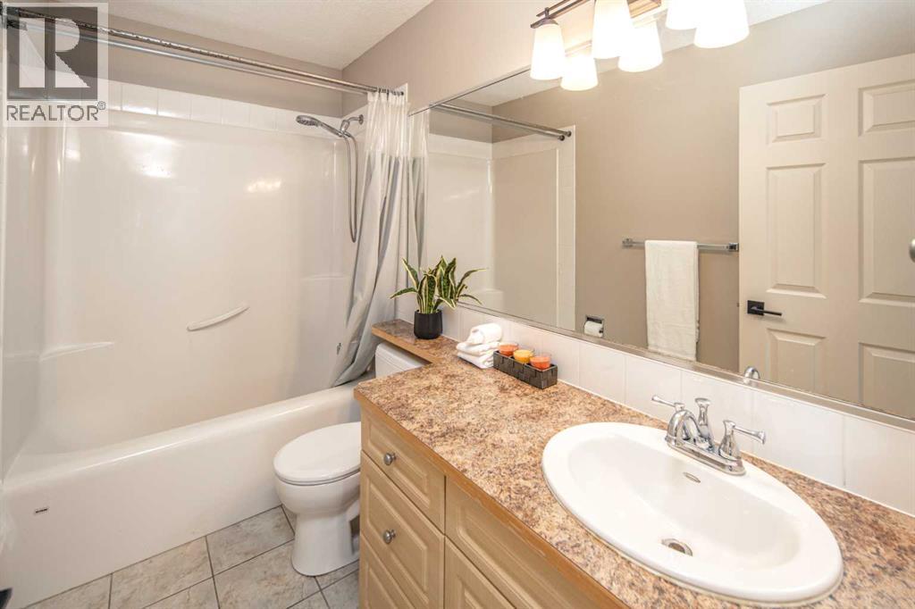 159 Royal Birkdale Crescent Nw, Calgary, Alberta  T3G 5R6 - Photo 34 - A2258968