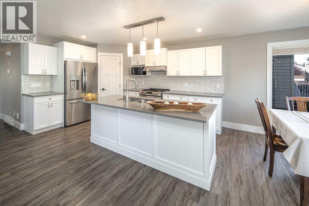 159 Royal Birkdale Crescent Nw, Calgary, Alberta  T3G 5R6 - Photo 11 - A2258968