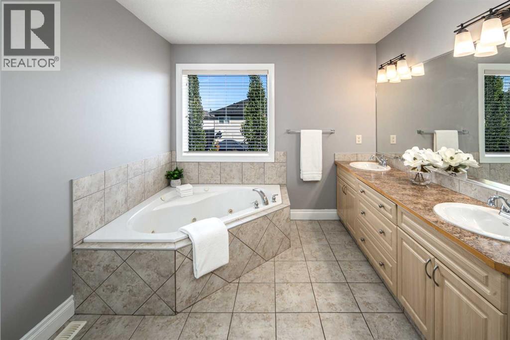 159 Royal Birkdale Crescent Nw, Calgary, Alberta  T3G 5R6 - Photo 26 - A2258968