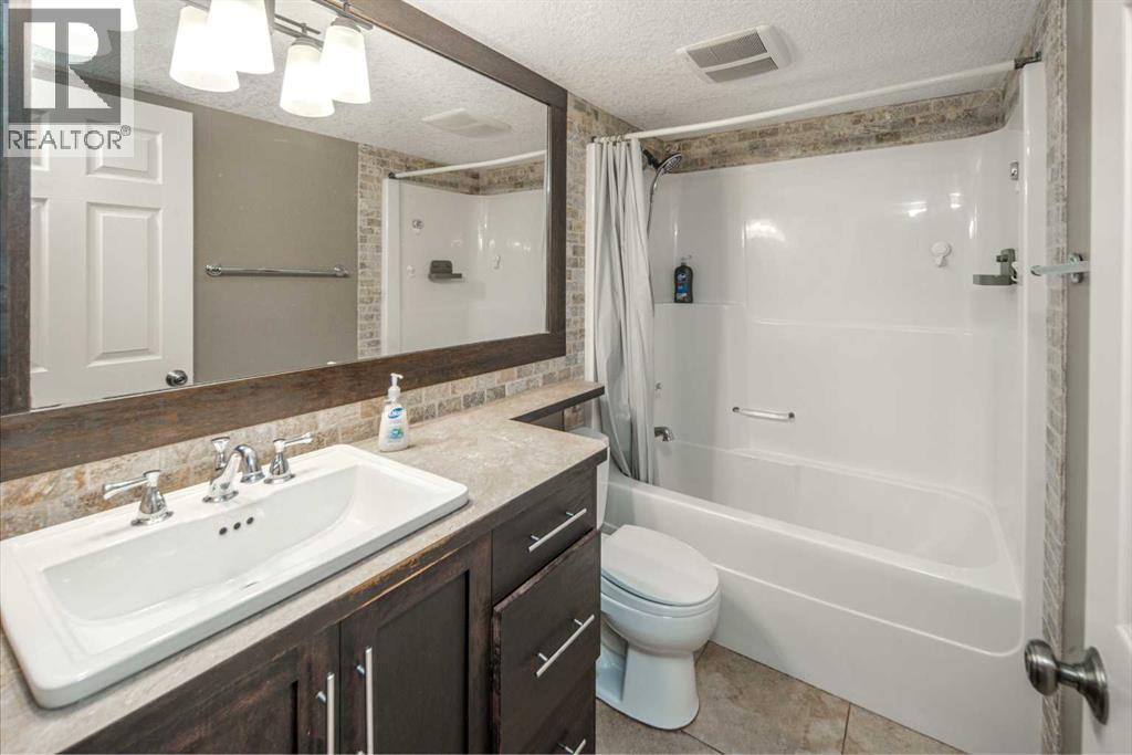 159 Royal Birkdale Crescent Nw, Calgary, Alberta  T3G 5R6 - Photo 41 - A2258968