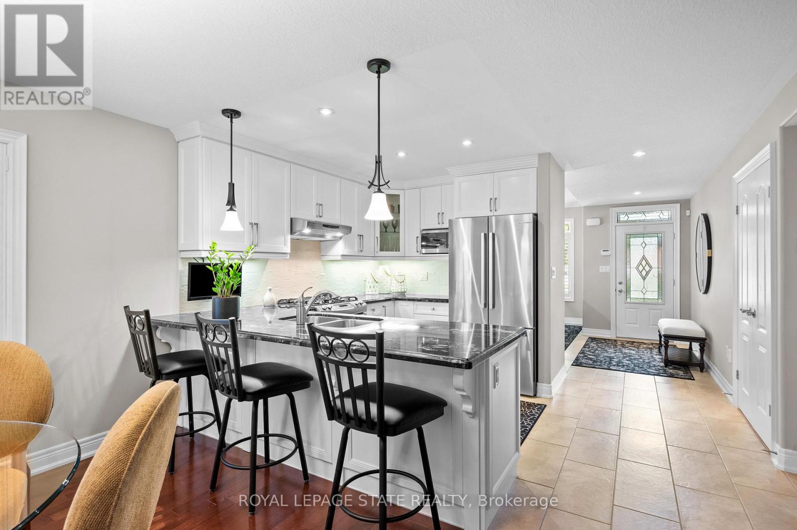 36 Toulon Avenue, Hamilton, Ontario  L9K 0E5 - Photo 8 - X12426503