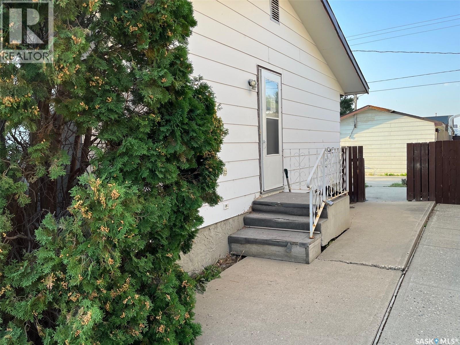 1530 Glendale Street, Moose Jaw, Saskatchewan  S6H 7A1 - Photo 3 - SK019369