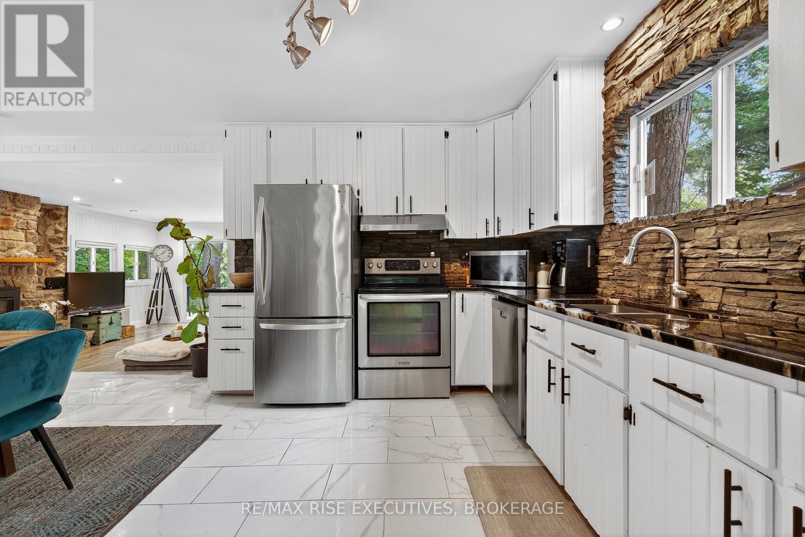 973 Foster Bay Lane, Leeds And The Thousand Islands, Ontario  K0E 1B0 - Photo 12 - X12426727