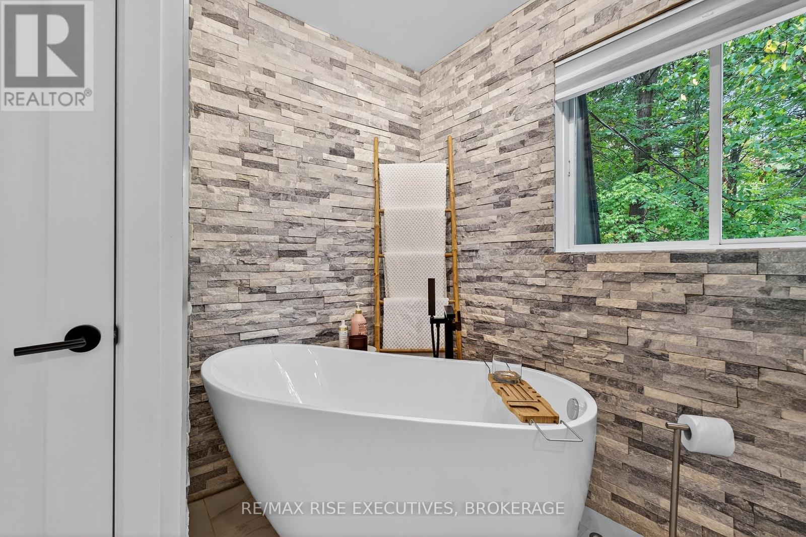 973 Foster Bay Lane, Leeds And The Thousand Islands, Ontario  K0E 1B0 - Photo 22 - X12426727