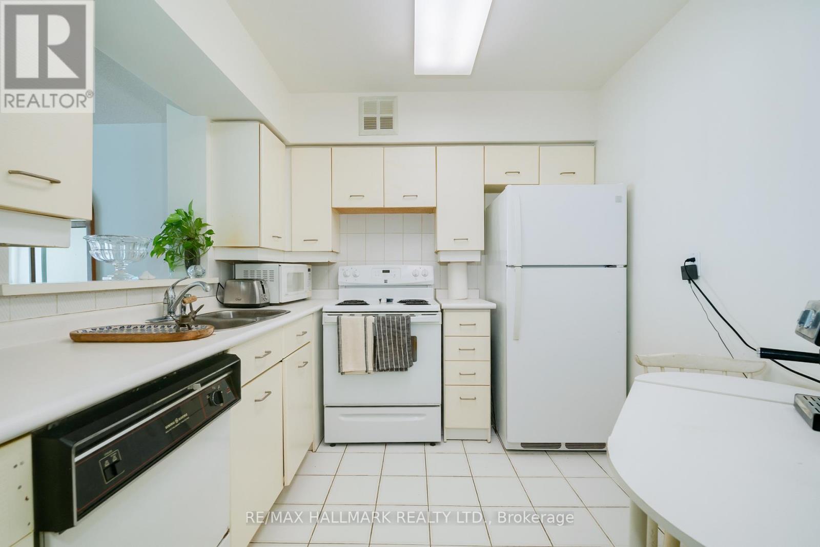 1616 - 30 Greenfield Avenue, Toronto, Ontario  M2N 6N3 - Photo 5 - C12426683