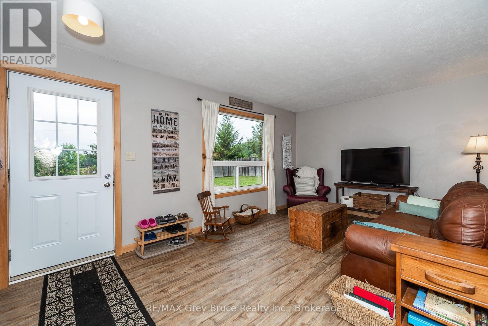 101530 Side Road 9, Georgian Bluffs, Ontario  N0H 2N0 - Photo 19 - X12426768
