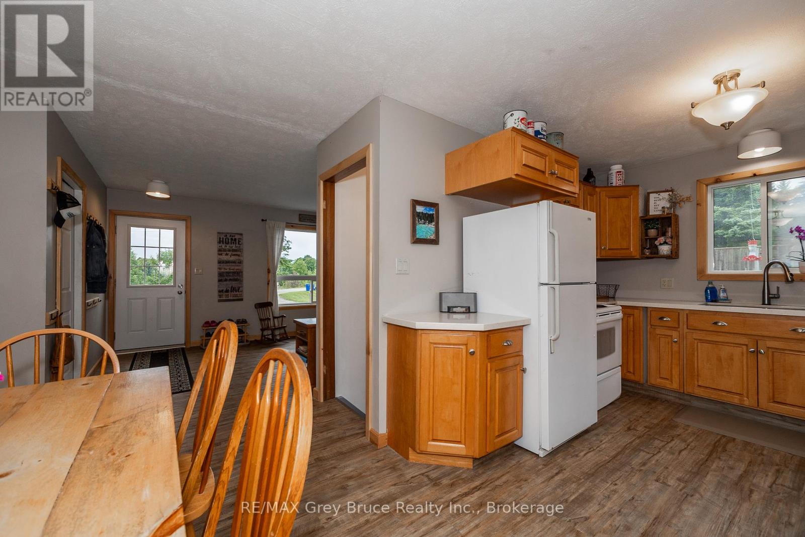 101530 Side Road 9, Georgian Bluffs, Ontario  N0H 2N0 - Photo 24 - X12426768