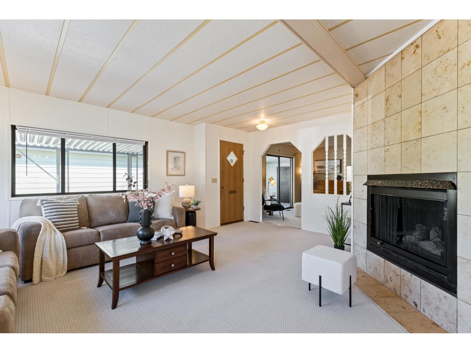 102 2062 KING GEORGE BOULEVARD, Surrey, British Columbia