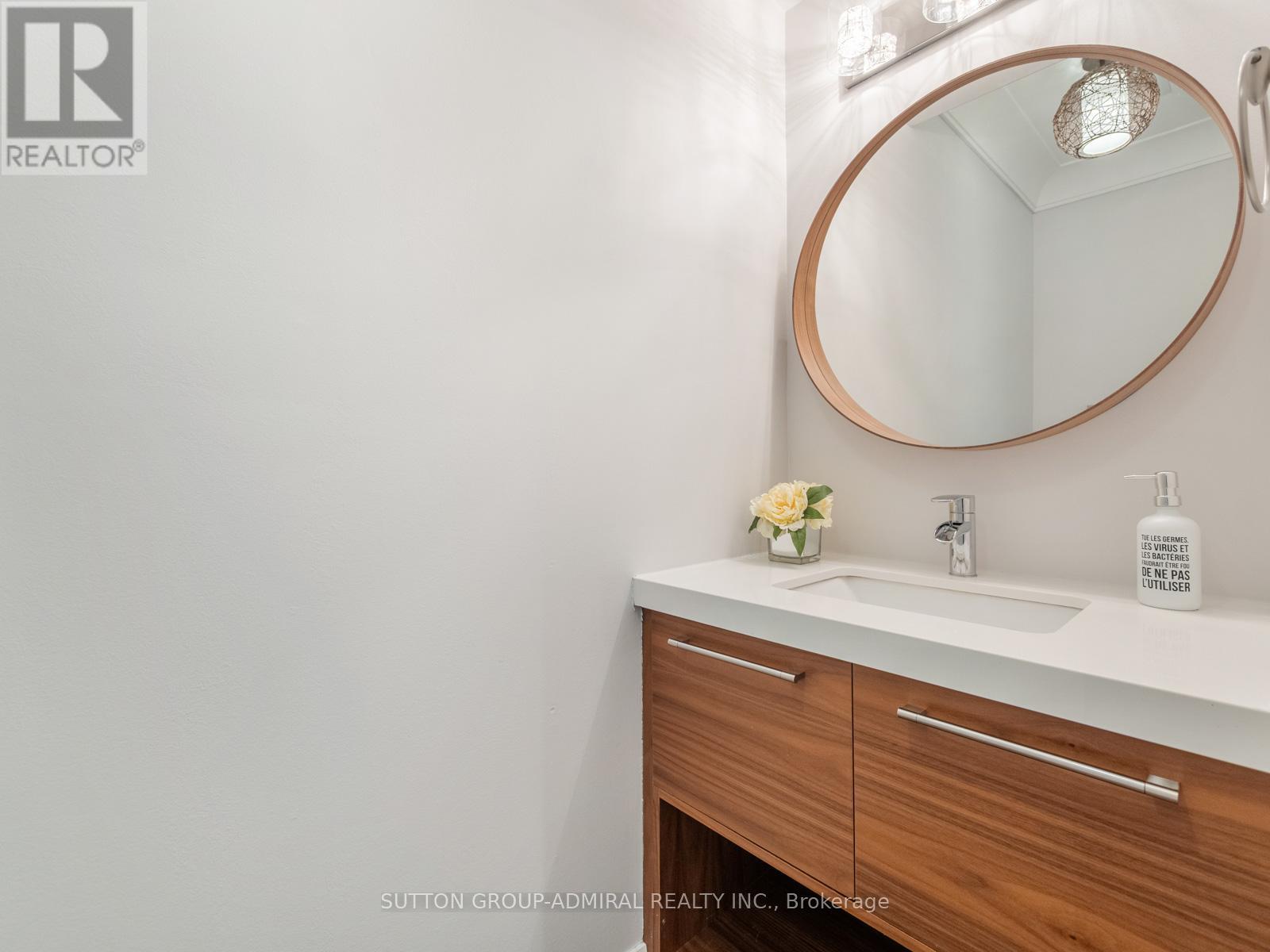1 Dustan Crescent, Toronto, Ontario  M4J 4G4 - Photo 15 - E12426629