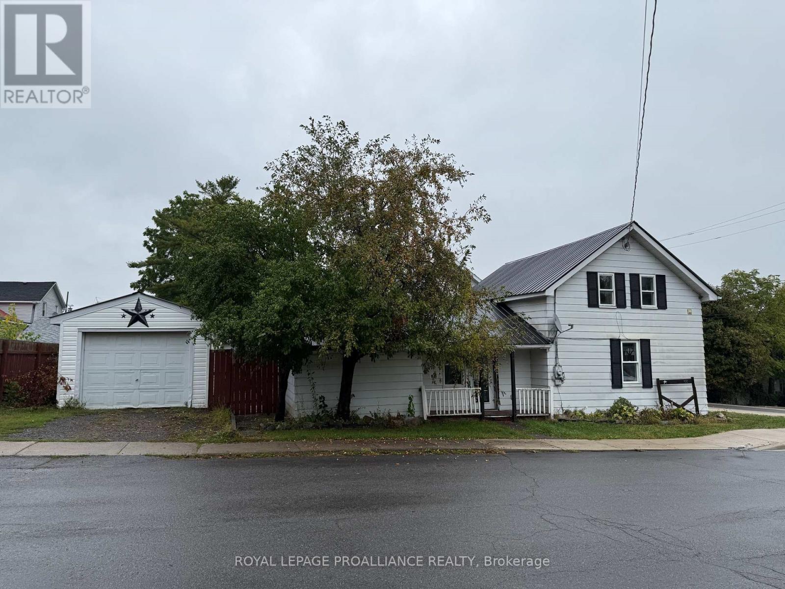 27 Water Street W, Greater Napanee, Ontario  K7R 1V3 - Photo 2 - X12426775