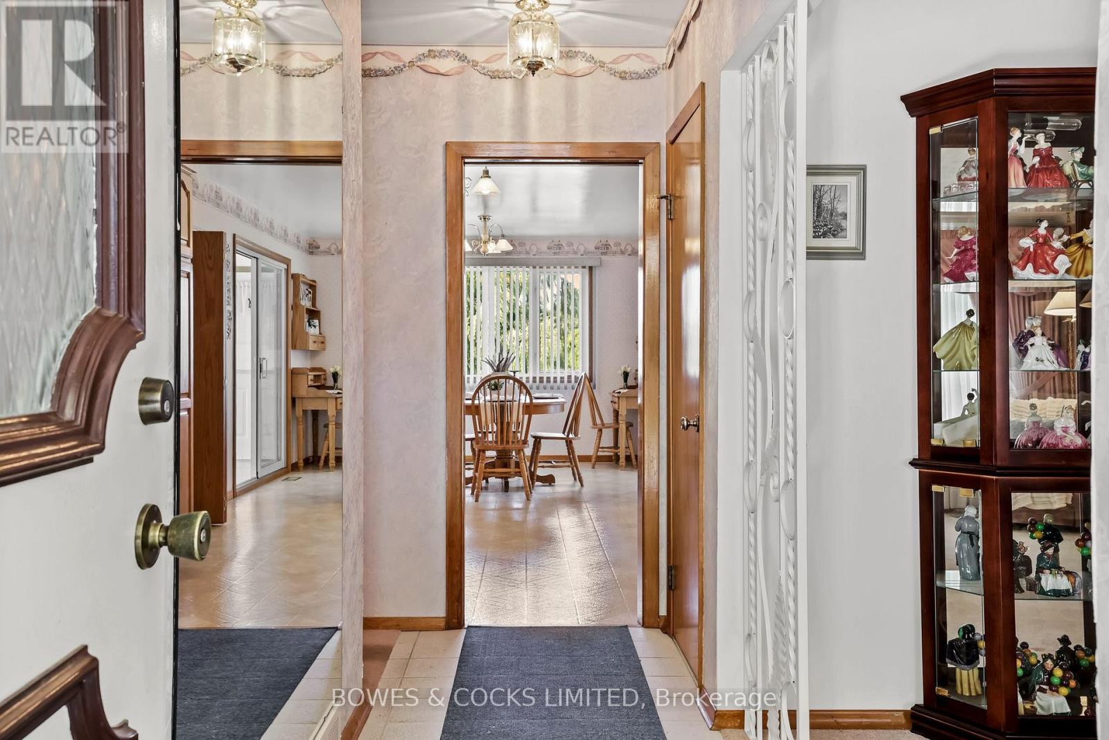 905 Glenholme Avenue, Peterborough, Ontario  K9H 5M4 - Photo 10 - X12426818
