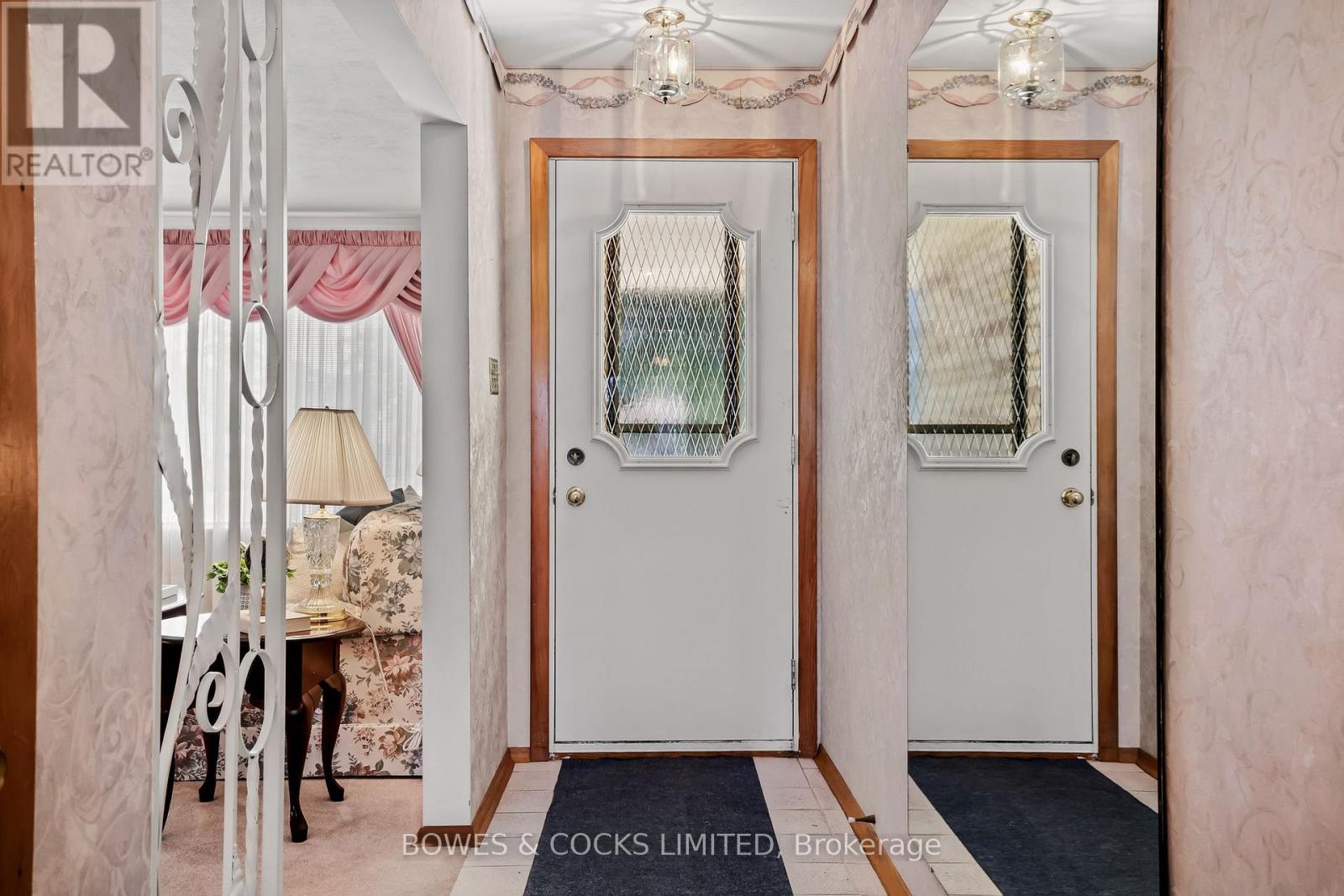 905 Glenholme Avenue, Peterborough, Ontario  K9H 5M4 - Photo 12 - X12426818