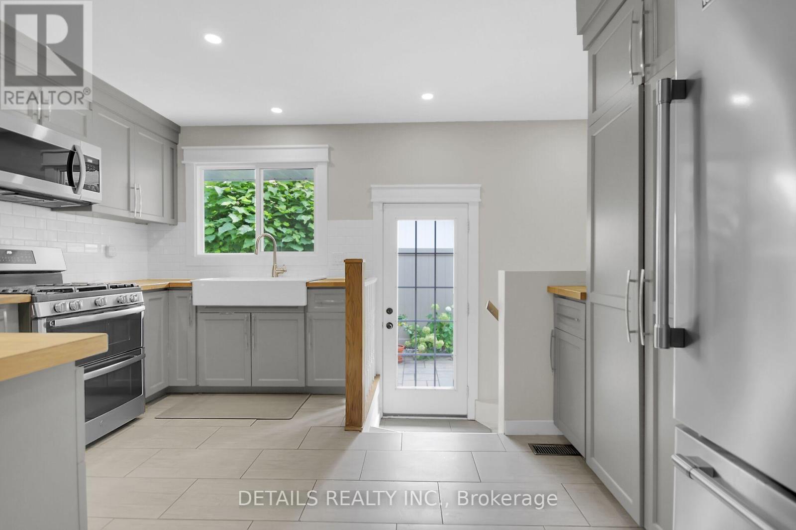 10 Aberfeldy Street, Ottawa, Ontario  K2H 6H5 - Photo 10 - X12426736