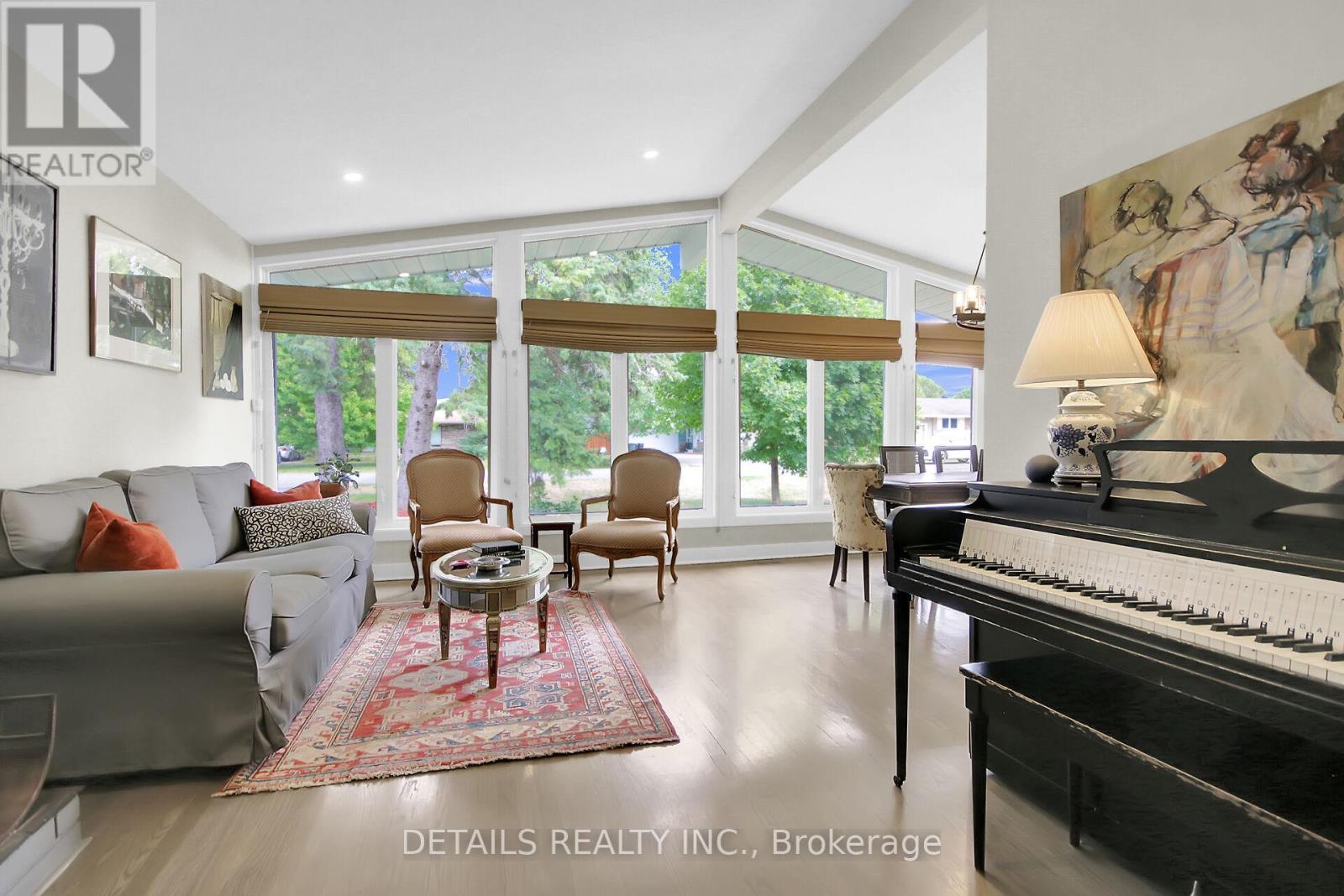 10 Aberfeldy Street, Ottawa, Ontario  K2H 6H5 - Photo 3 - X12426736