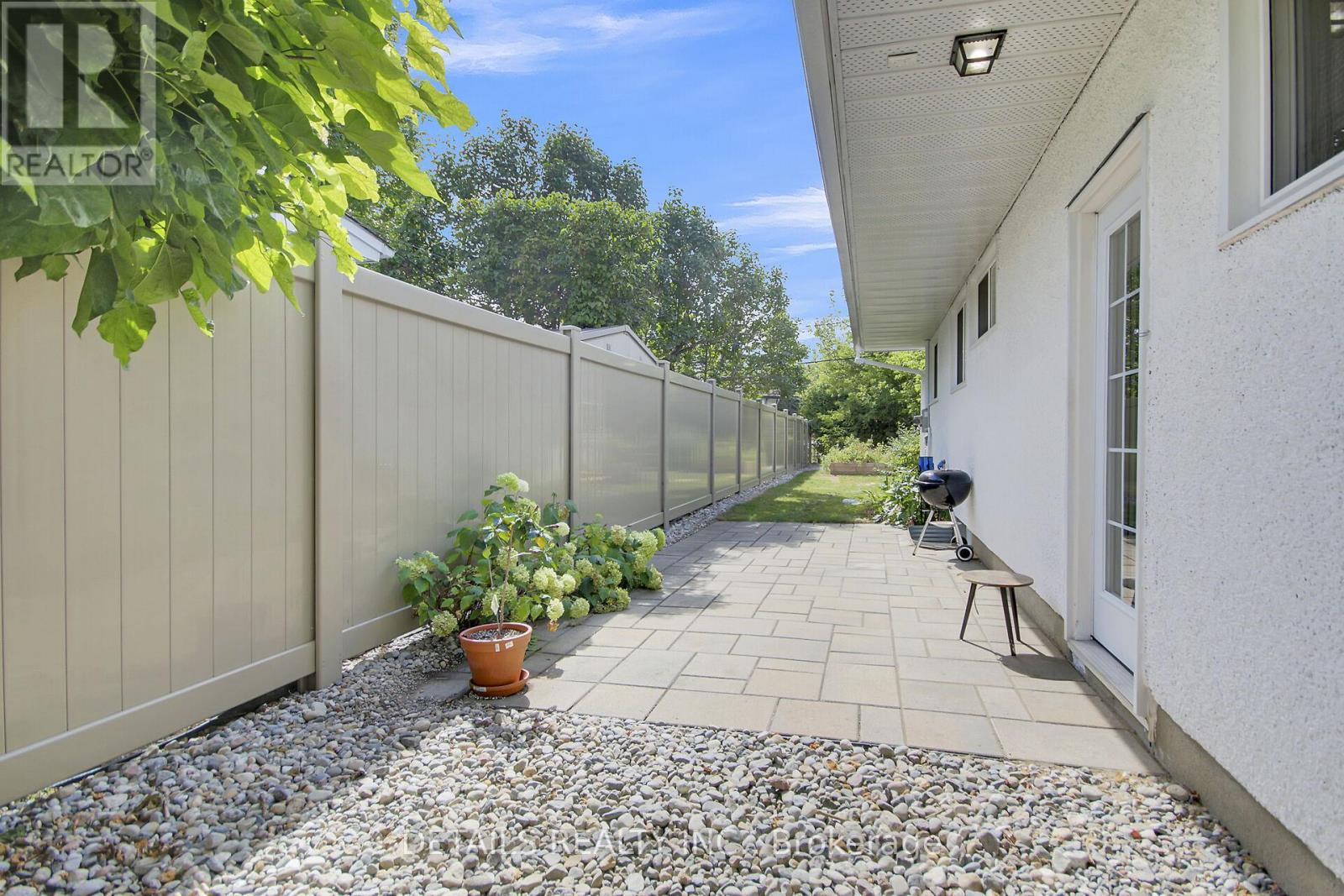 10 Aberfeldy Street, Ottawa, Ontario  K2H 6H5 - Photo 31 - X12426736