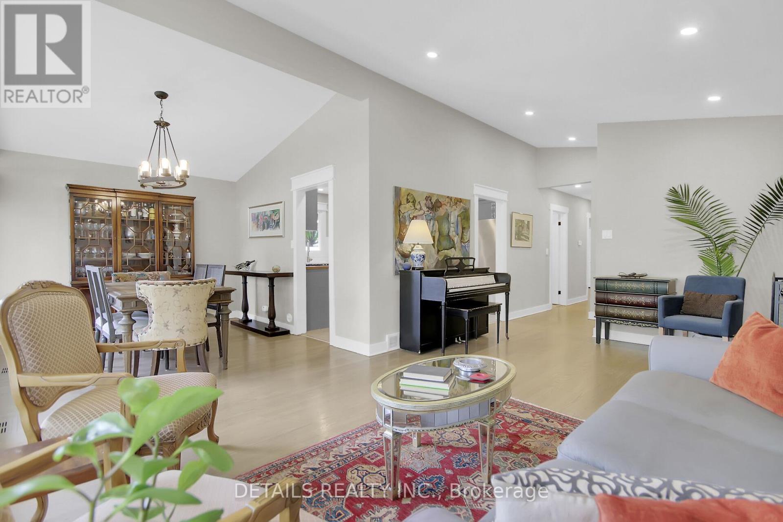 10 Aberfeldy Street, Ottawa, Ontario  K2H 6H5 - Photo 5 - X12426736