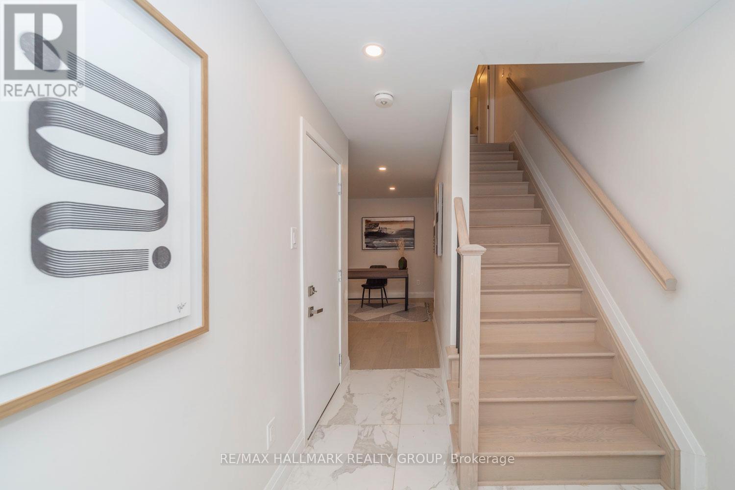 804 Star Private, Ottawa, Ontario  K2L 1W2 - Photo 4 - X12426739