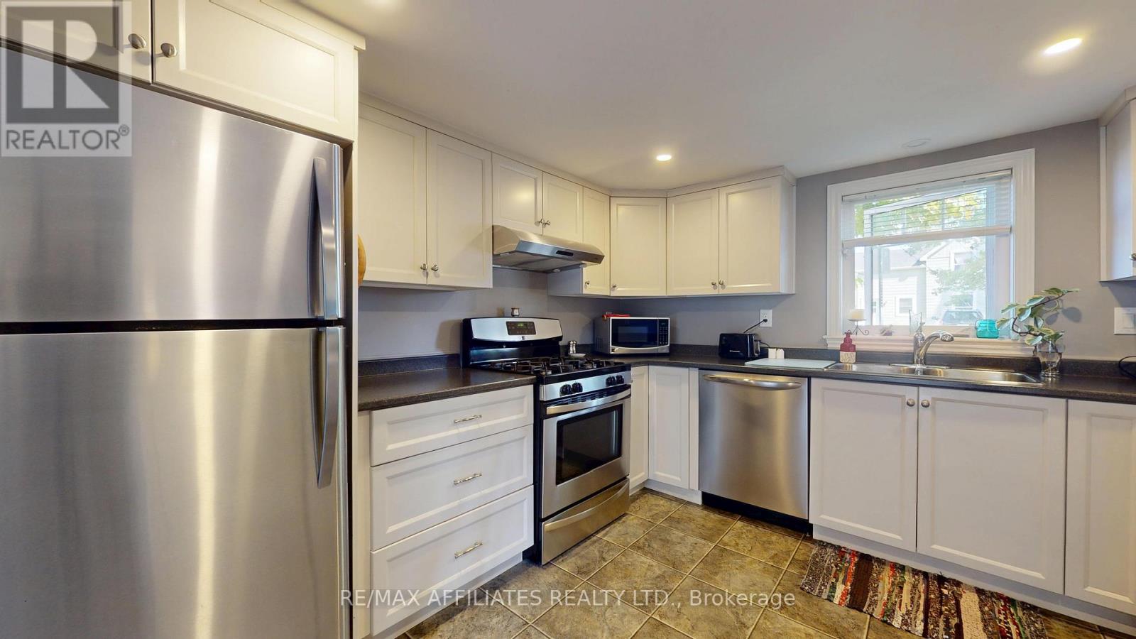 2 Daniel Street, Brockville, Ontario  K6V 4Z3 - Photo 14 - X12426755