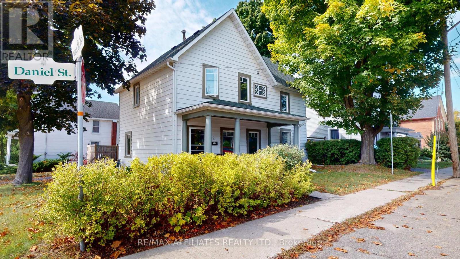 2 Daniel Street, Brockville, Ontario  K6V 4Z3 - Photo 2 - X12426755