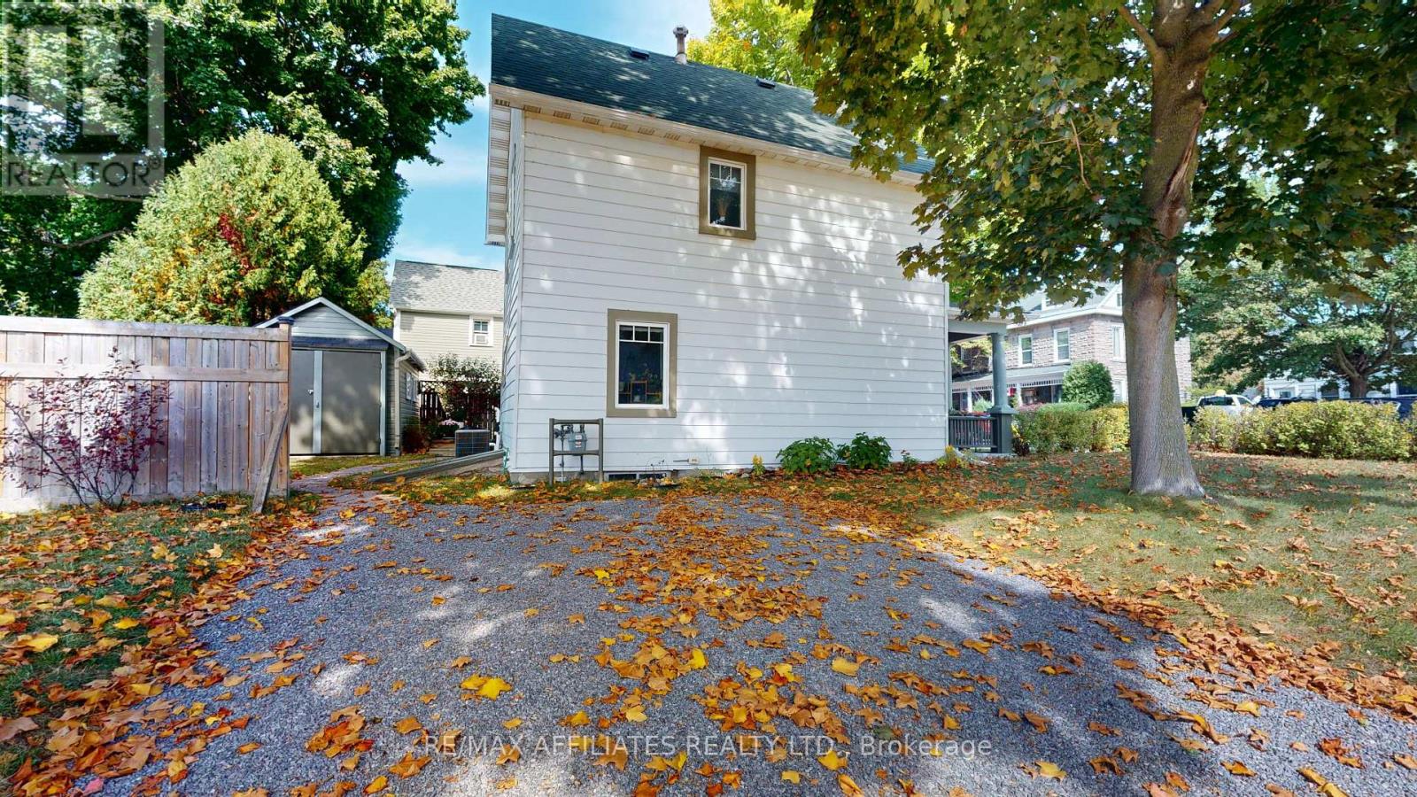 2 Daniel Street, Brockville, Ontario  K6V 4Z3 - Photo 3 - X12426755