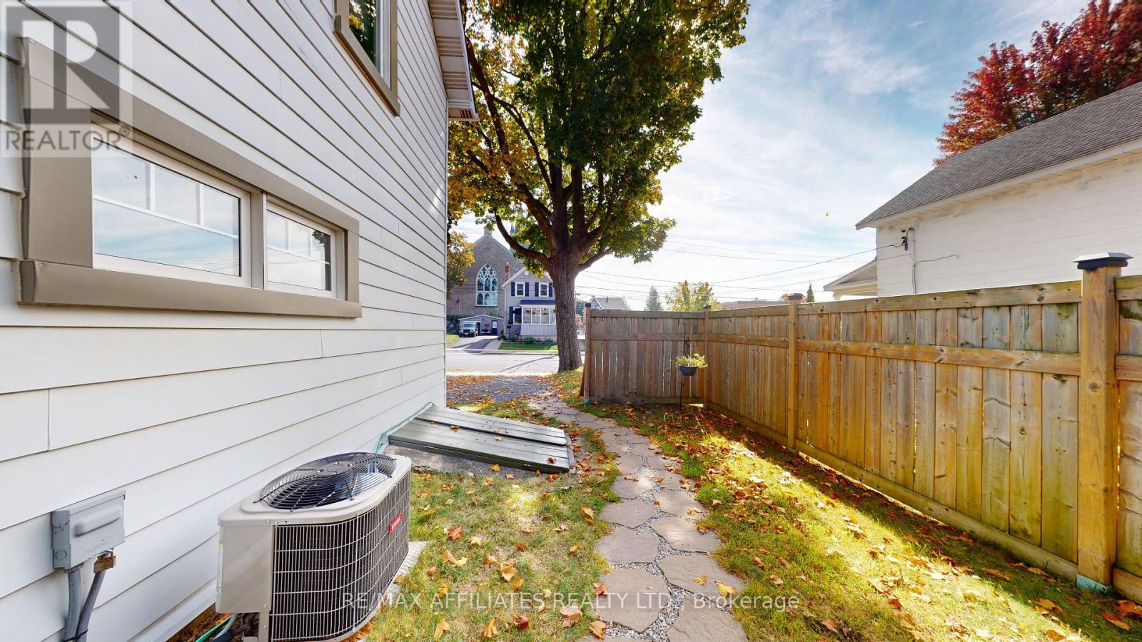2 Daniel Street, Brockville, Ontario  K6V 4Z3 - Photo 30 - X12426755