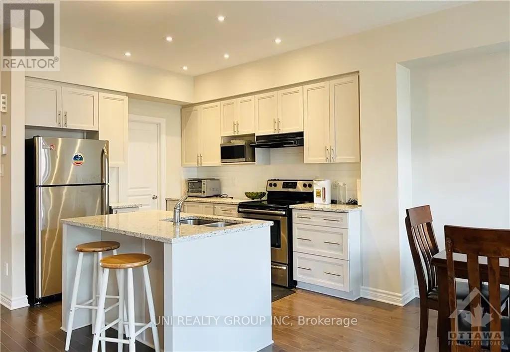 520 Earnscliffe Grove, Ottawa, Ontario  K4M 0E2 - Photo 12 - X12426772