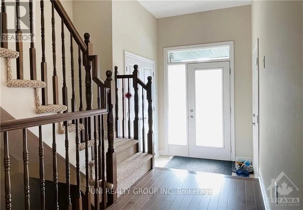520 Earnscliffe Grove, Ottawa, Ontario  K4M 0E2 - Photo 3 - X12426772
