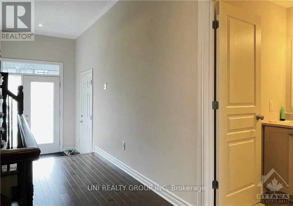 520 Earnscliffe Grove, Ottawa, Ontario  K4M 0E2 - Photo 5 - X12426772