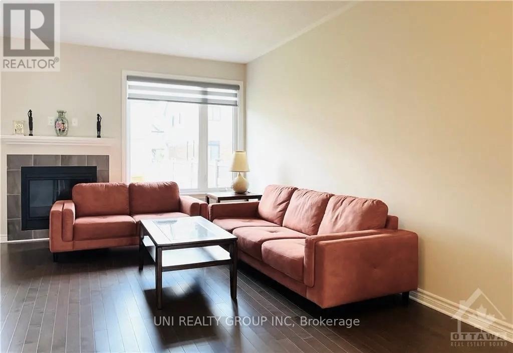 520 Earnscliffe Grove, Ottawa, Ontario  K4M 0E2 - Photo 8 - X12426772