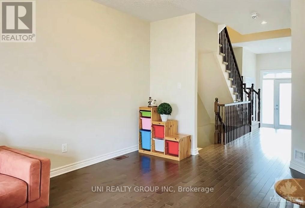 520 Earnscliffe Grove, Ottawa, Ontario  K4M 0E2 - Photo 9 - X12426772
