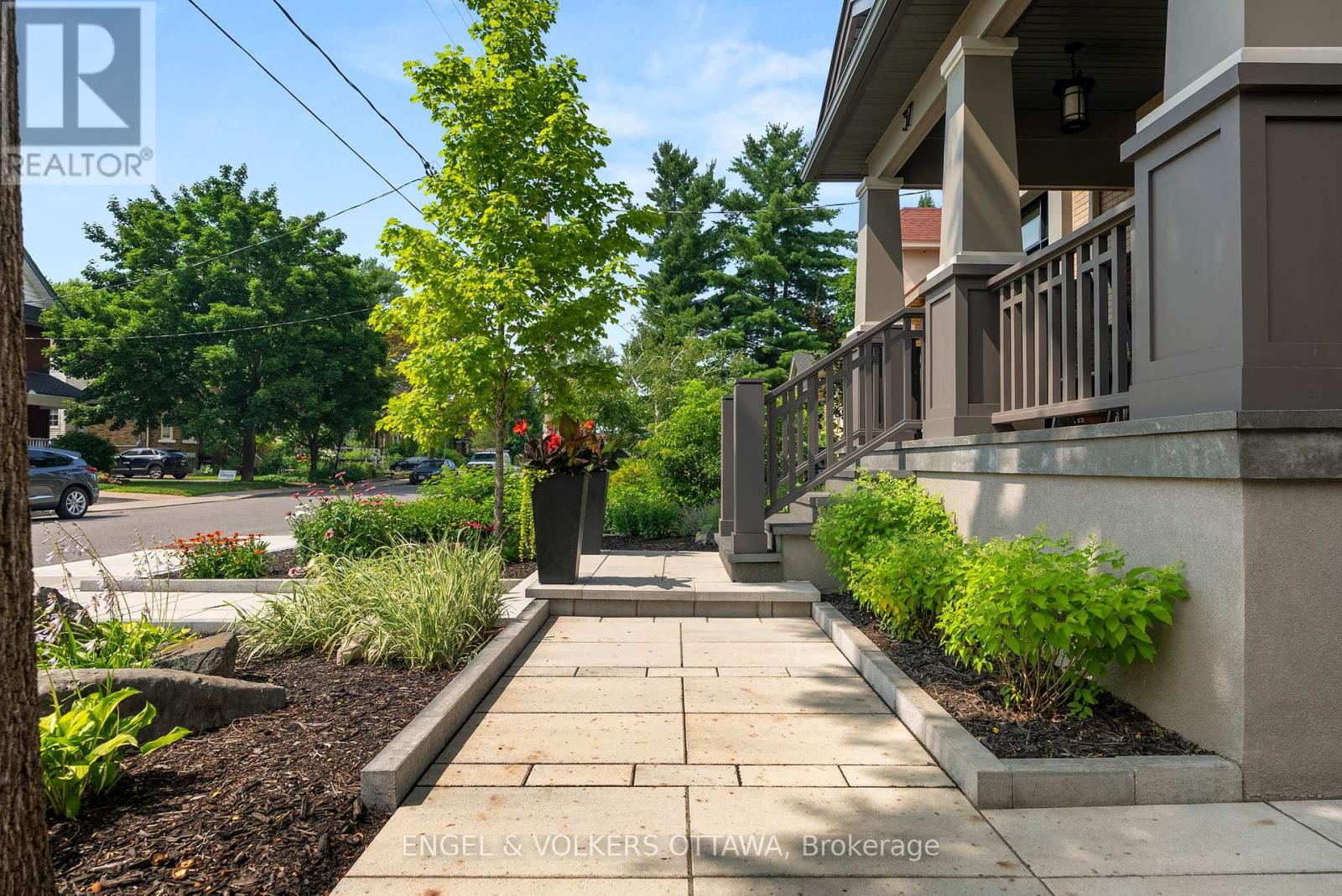 37 Clarendon Avenue, Ottawa, Ontario  K1Y 0P3 - Photo 2 - X12426825