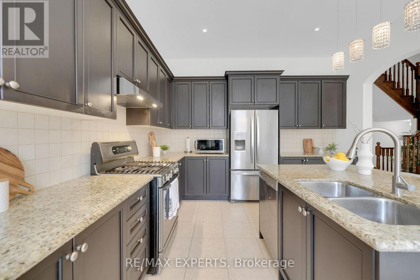 134 Orleans Circle, Vaughan, Ontario  L4H 0V3 - Photo 19 - N12426627