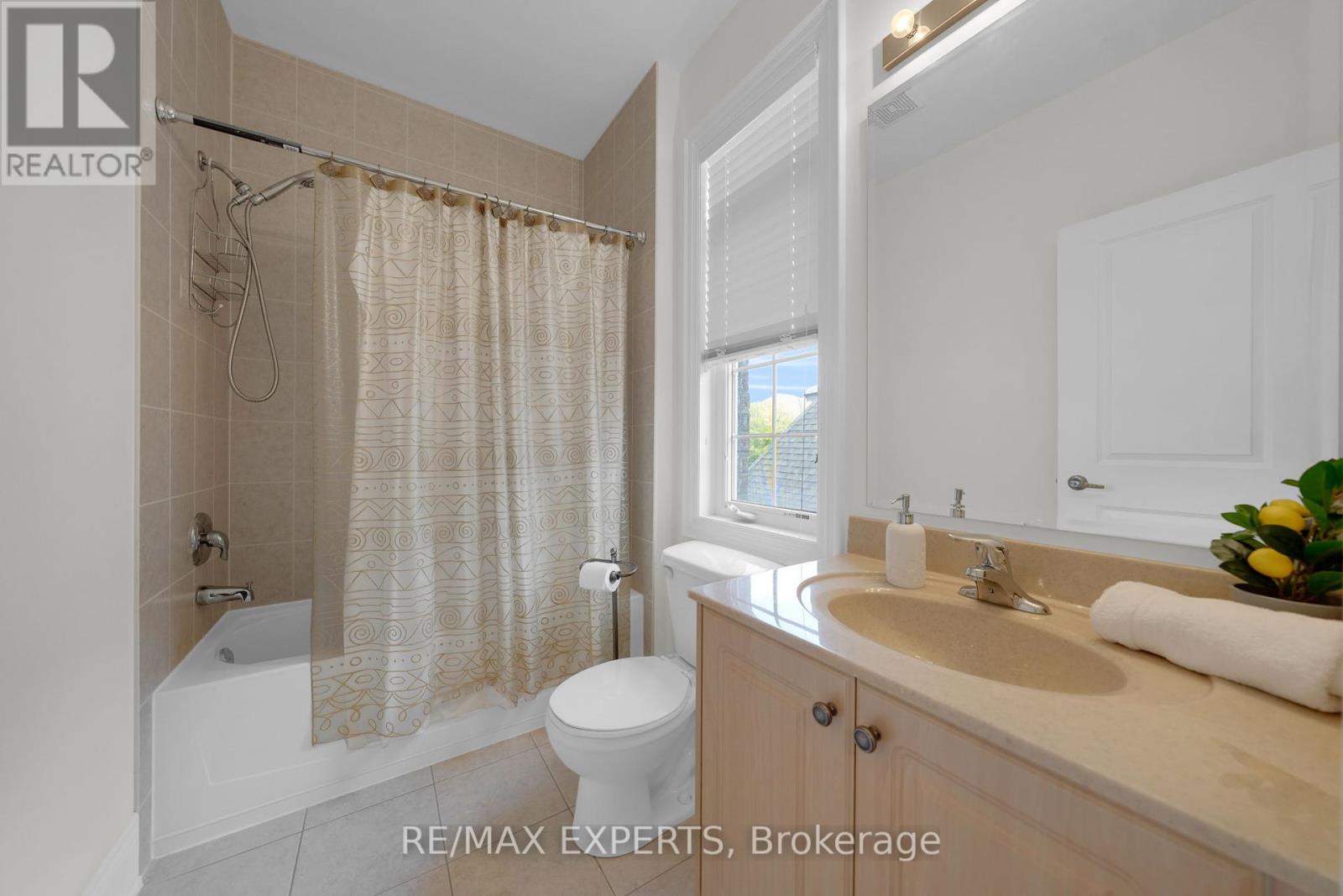 134 Orleans Circle, Vaughan, Ontario  L4H 0V3 - Photo 41 - N12426627