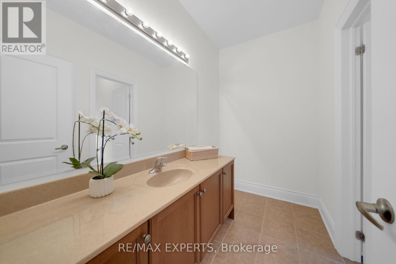 134 Orleans Circle, Vaughan, Ontario  L4H 0V3 - Photo 45 - N12426627