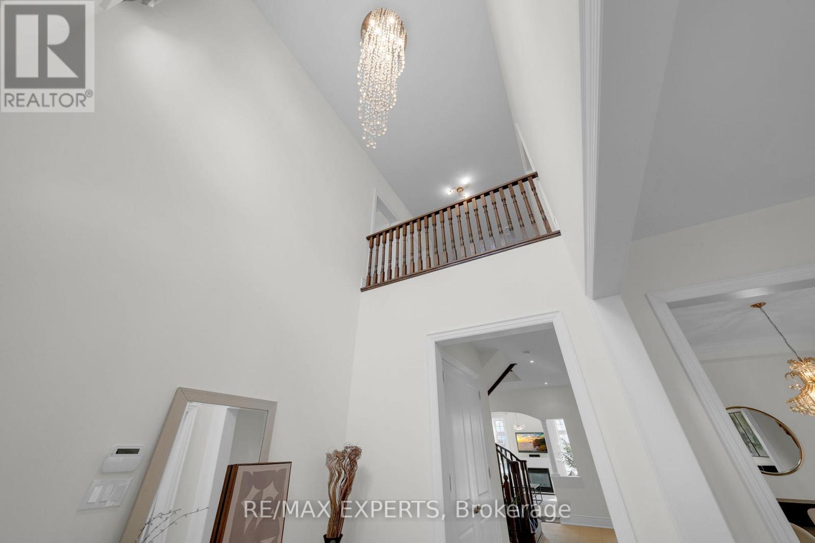 134 Orleans Circle, Vaughan, Ontario  L4H 0V3 - Photo 9 - N12426627