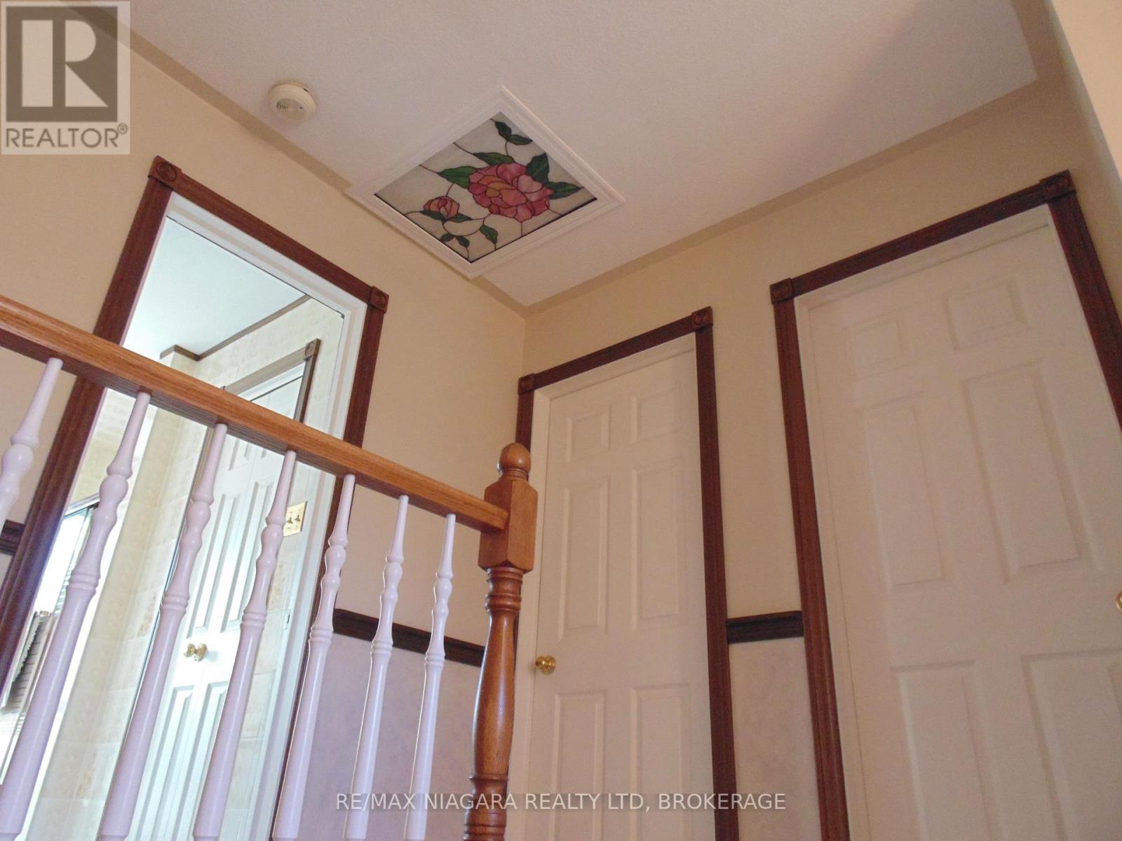 683 Canboro Road, Pelham, Ontario  L0S 1C0 - Photo 9 - X12426712