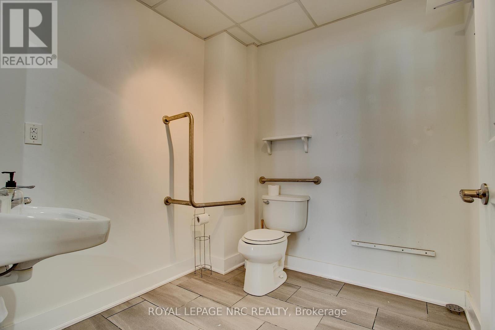 419 Derby Road, Fort Erie, Ontario  L0S 1B0 - Photo 9 - X12426737